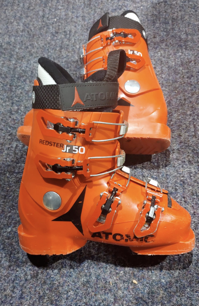Atomic Red Ster J 50. Maat 23.0 / 23.5 cm